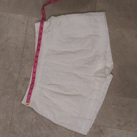Altar'd State White Cotton Eyelet Pleated Womens Shorts Size L - Picture 3 of 10